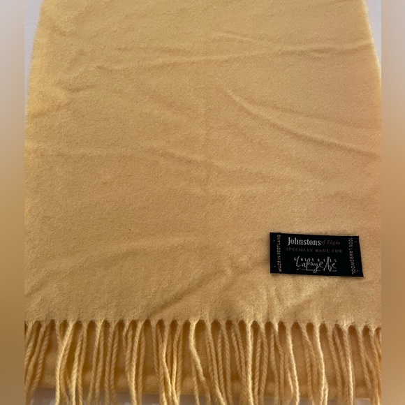 100% LambsWool Women Scarf Made in Scotland - Picture 2 of 3